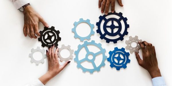 imageye___-_imgi_11_hands-with-support-gears-isolated-white-background_53876-813
